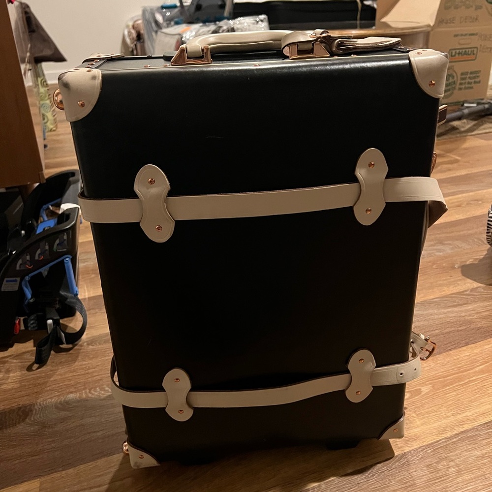 Steamline Luggage CARRY ON